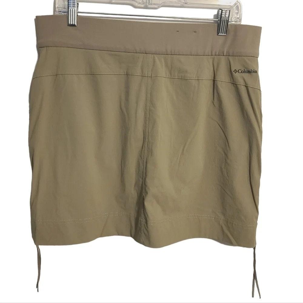Columbia | Women's Tan/Green Anytime Casual Skorts (Size Large)